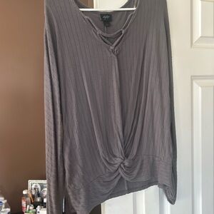 Twisted knot, strapped top